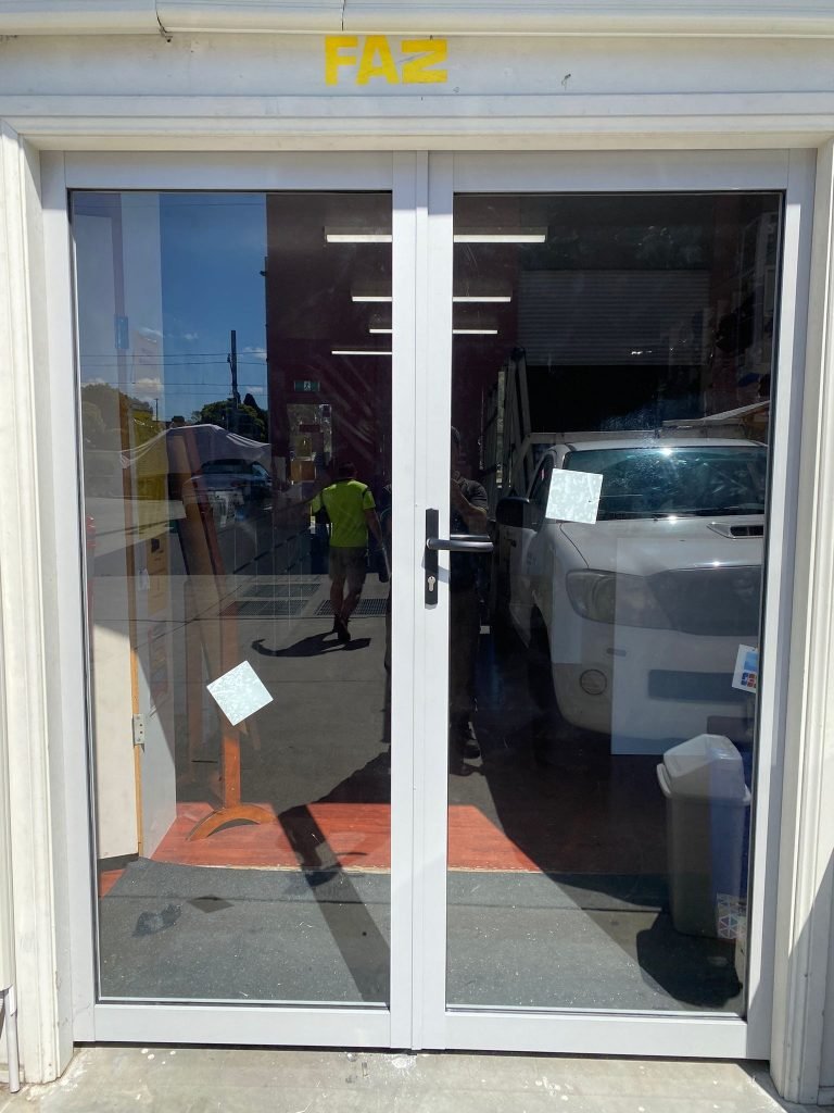 DOUBLE HINGE DOOR